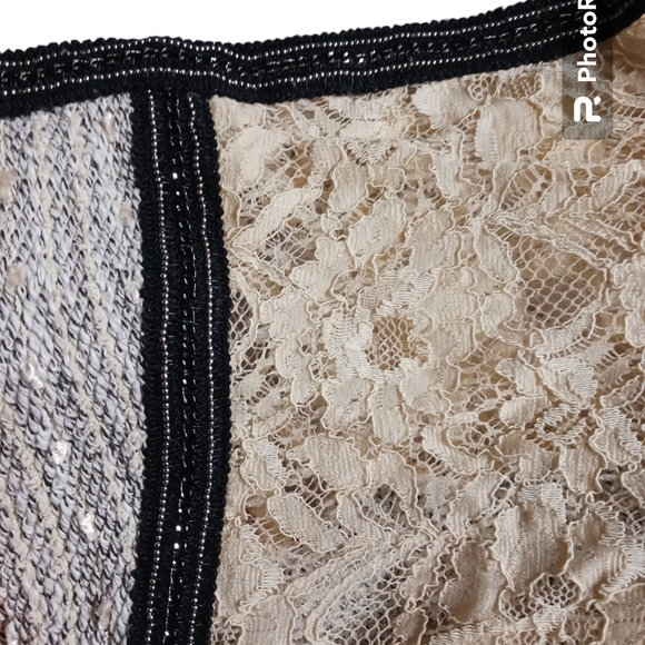 Elegant lace and metal top - Picture 7 of 11